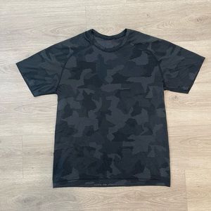 Mens fitted workout shirt